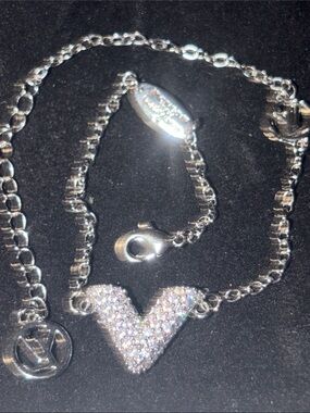 🪩 Crystal ‘Essential V’ Charm Bracelet / Anklet 🪩